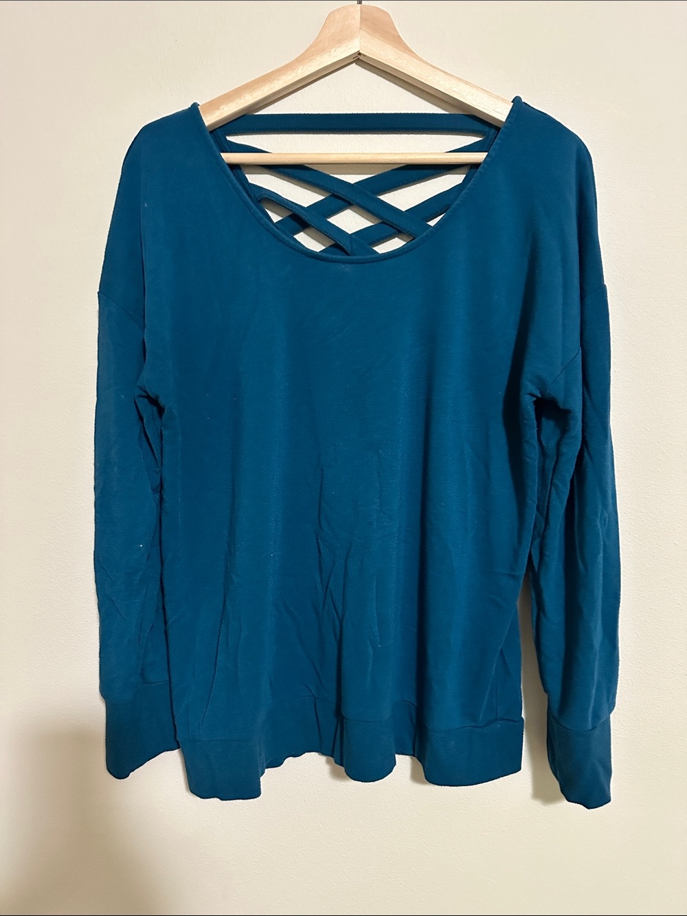 ♻️Women's Teal Crisscross Back Long-Sleeve Top